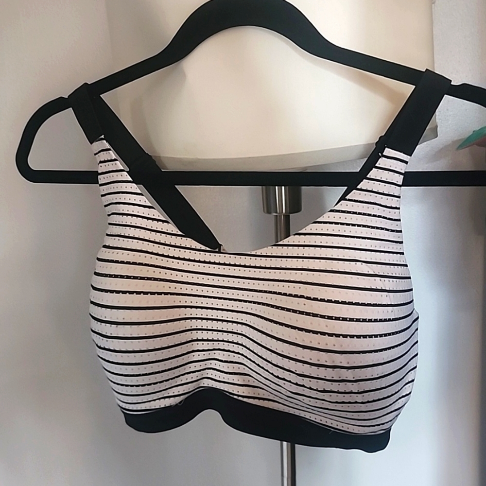 VS sports bra